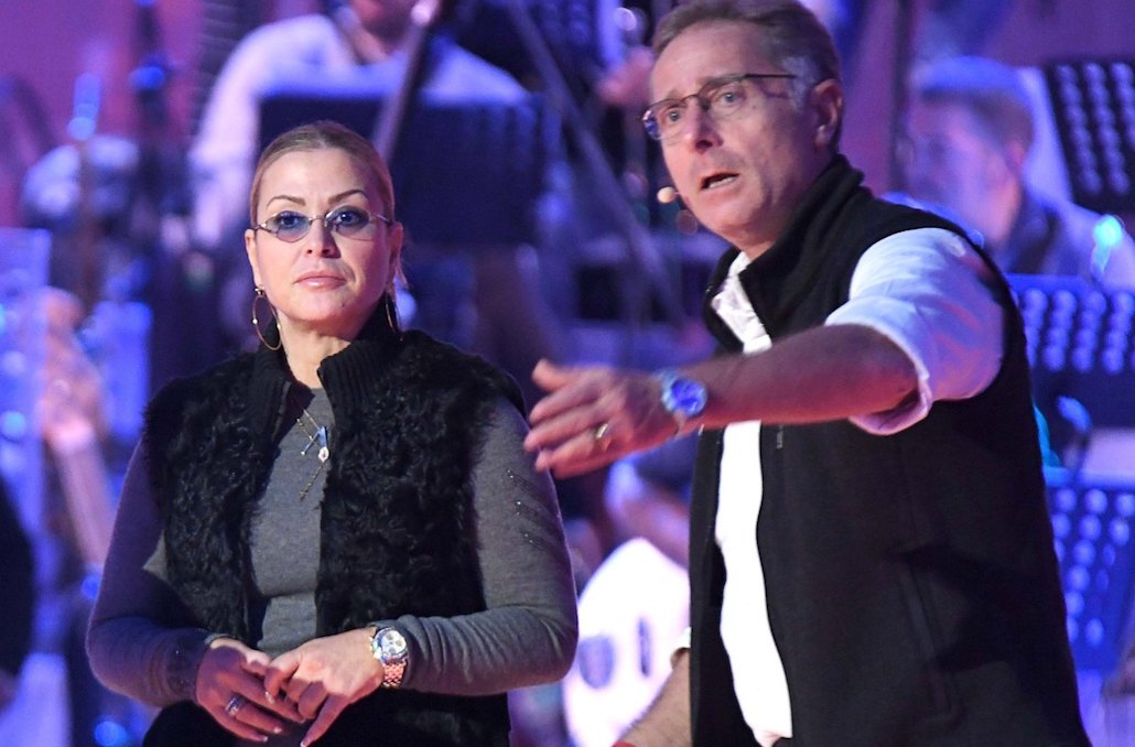 Music: John Travolta e gli altri ospiti della prima puntata dello show di Bonolis