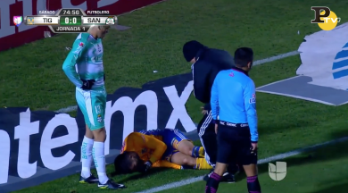 Calcio, l’infortunio choc in Messico: il ginocchio si spezza