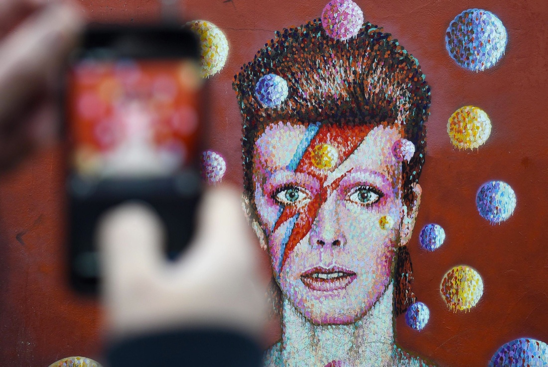 Un anno fa moriva David Bowie: la genialità degli ultimi tre inediti Un anno fa moriva David Bowie: la genialità degli ultimi tre inediti