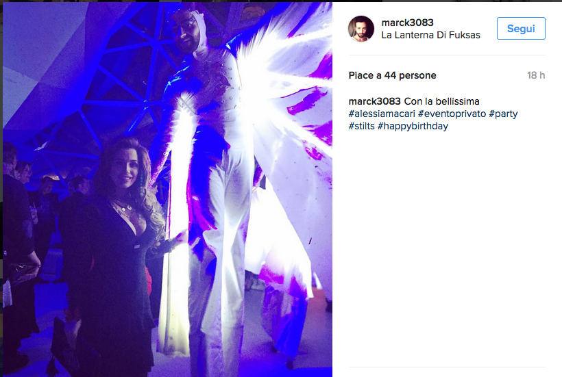 Manuela Arcuri, la festa di compleanno è social