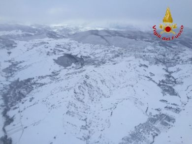 Maltempo: la neve sul centro Italia | video