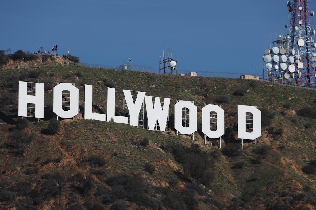 Hollywood diventa Hollyweed: ecco cosa c’è dietro la beffa di Capodanno Hollywood diventa Hollyweed: ecco cosa c’è dietro la beffa di Capodanno