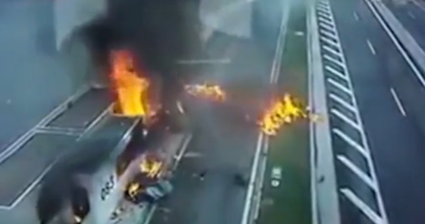 Auto contro stazione di servizio: quattro morti