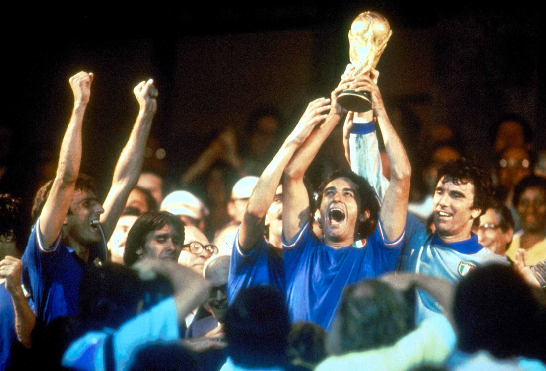 Buon compleanno Dino Zoff, l’iridato di Spagna ’82 compie 75 anni Buon compleanno Dino Zoff, l’iridato di Spagna ’82 compie 75 anni