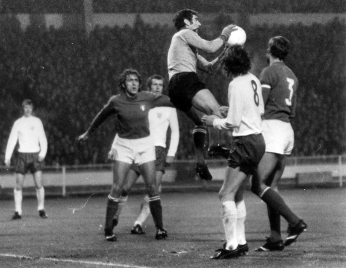 Buon compleanno Dino Zoff, l’iridato di Spagna ’82 compie 75 anni Buon compleanno Dino Zoff, l’iridato di Spagna ’82 compie 75 anni