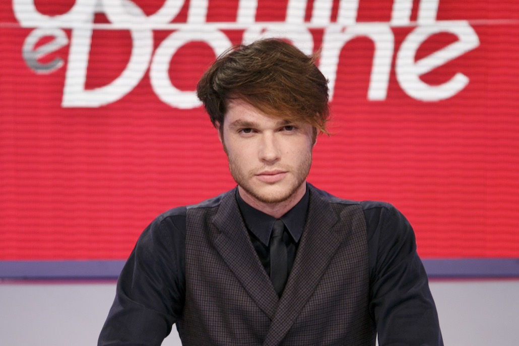 Uomini e Donne: scintille tra Luca e Marco, Soleil contesa dai tronisti Uomini e Donne: scintille tra Luca e Marco, Soleil contesa dai tronisti