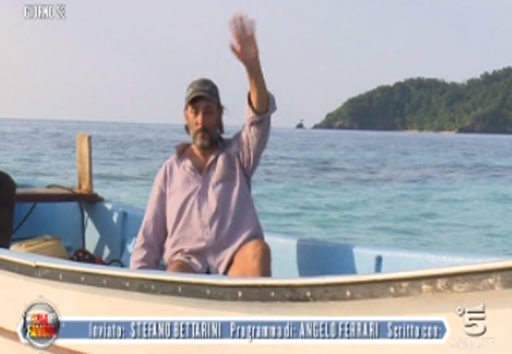 Isola dei Famosi 12: tutti contro Raz Degan, la Barale in studio per sostenerlo Isola dei Famosi 12: tutti contro Raz Degan, la Barale in studio per sostenerlo