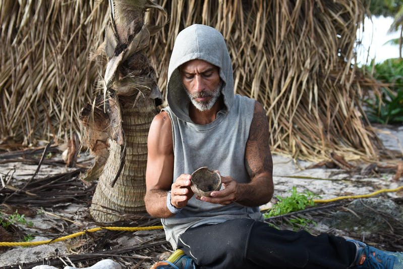 Isola dei Famosi 12: tutti contro Raz Degan, la Barale in studio per sostenerlo Isola dei Famosi 12: tutti contro Raz Degan, la Barale in studio per sostenerlo