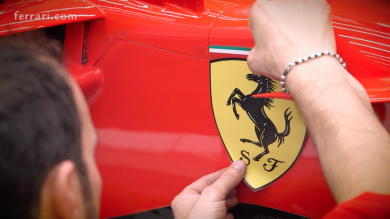 Ferrari SF70-H, Formula 1 2017 – lo stickering | video