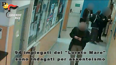 “Furbetti del cartellino”. 94 indagati all’Ospedale Loreto Mare | video