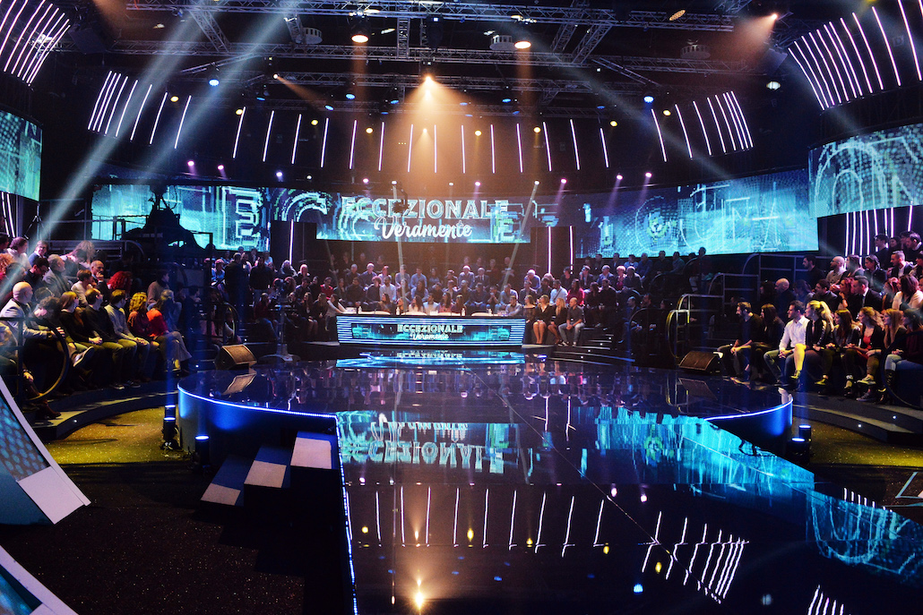 Eccezionale Veramente: al via la seconda edizione, conduce Francesco Facchinetti Eccezionale Veramente: al via la seconda edizione, conduce Francesco Facchinetti