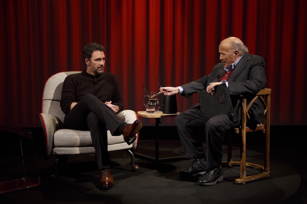 L’Intervista: Raoul Bova si racconta nel salotto di Costanzo