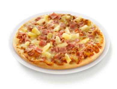 La pizza all’ananas diventa un caso “social”