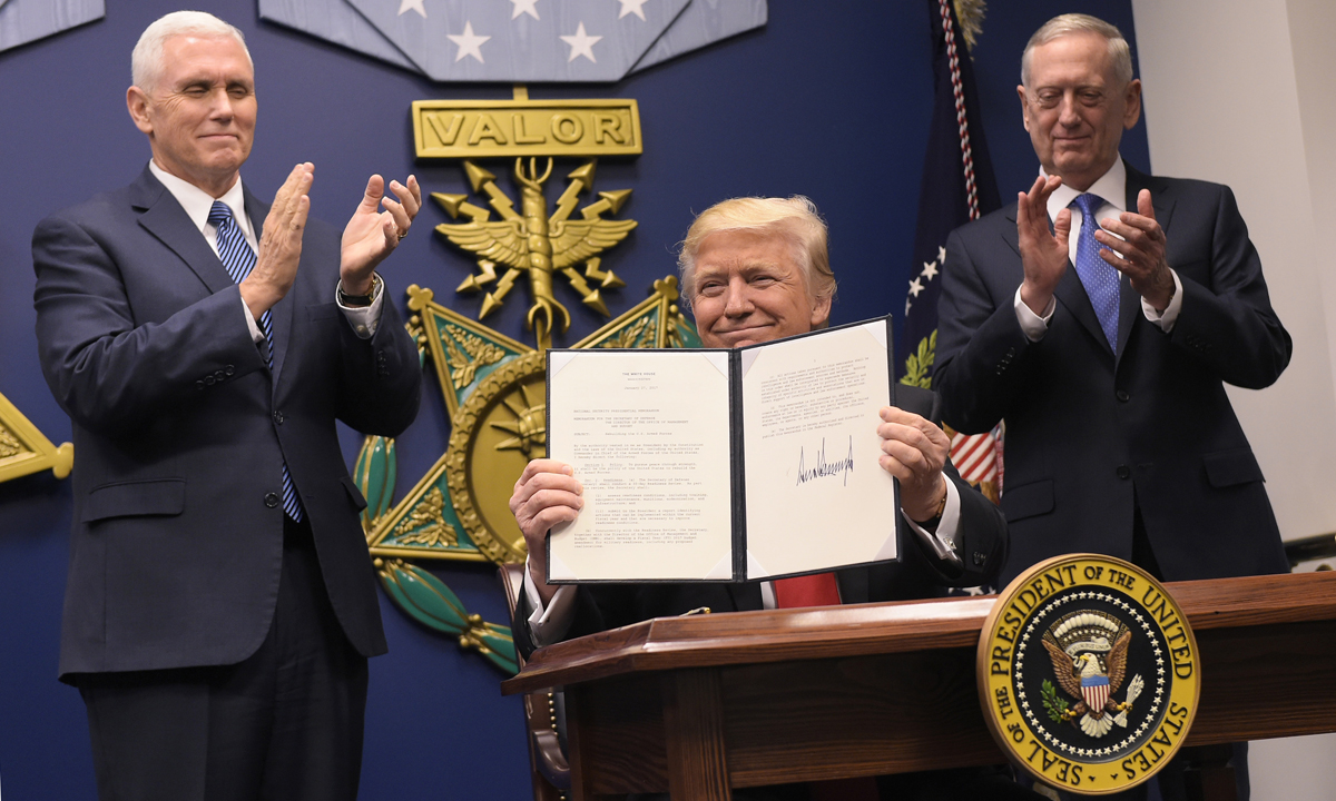 Trump: il provvedimento contro la comunità Lgtb Trump: il provvedimento contro la comunità Lgtb