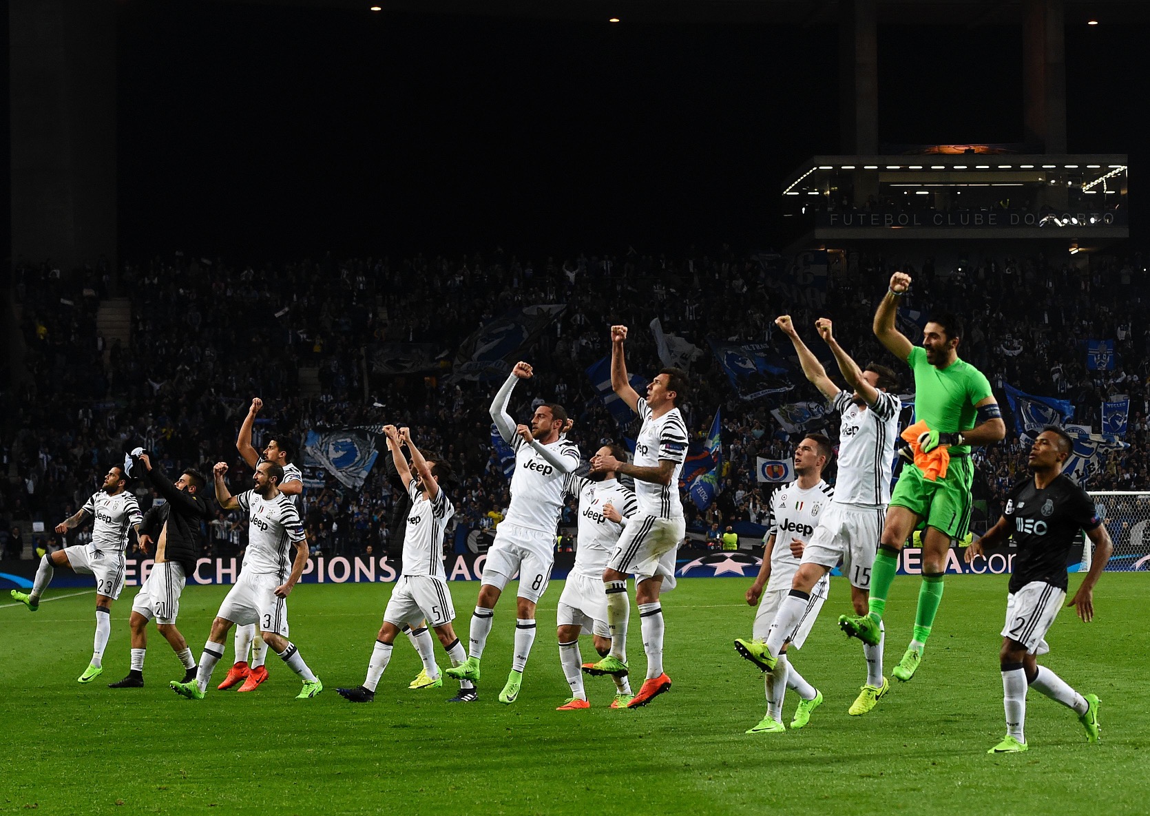 Porto – Juventus 0-2, Pjaca e Dani Alves ipotecano i quarti di finale Porto – Juventus 0-2, Pjaca e Dani Alves ipotecano i quarti di finale