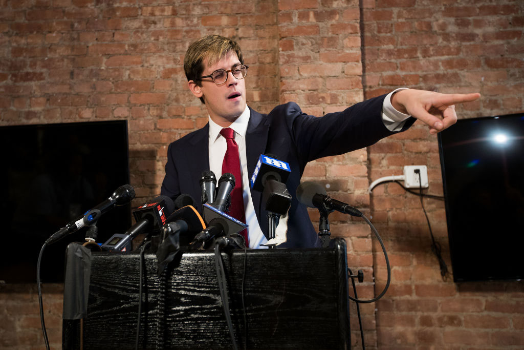 Chi è Milo Yiannopoulos, il trumpiano che approva la pedofilia