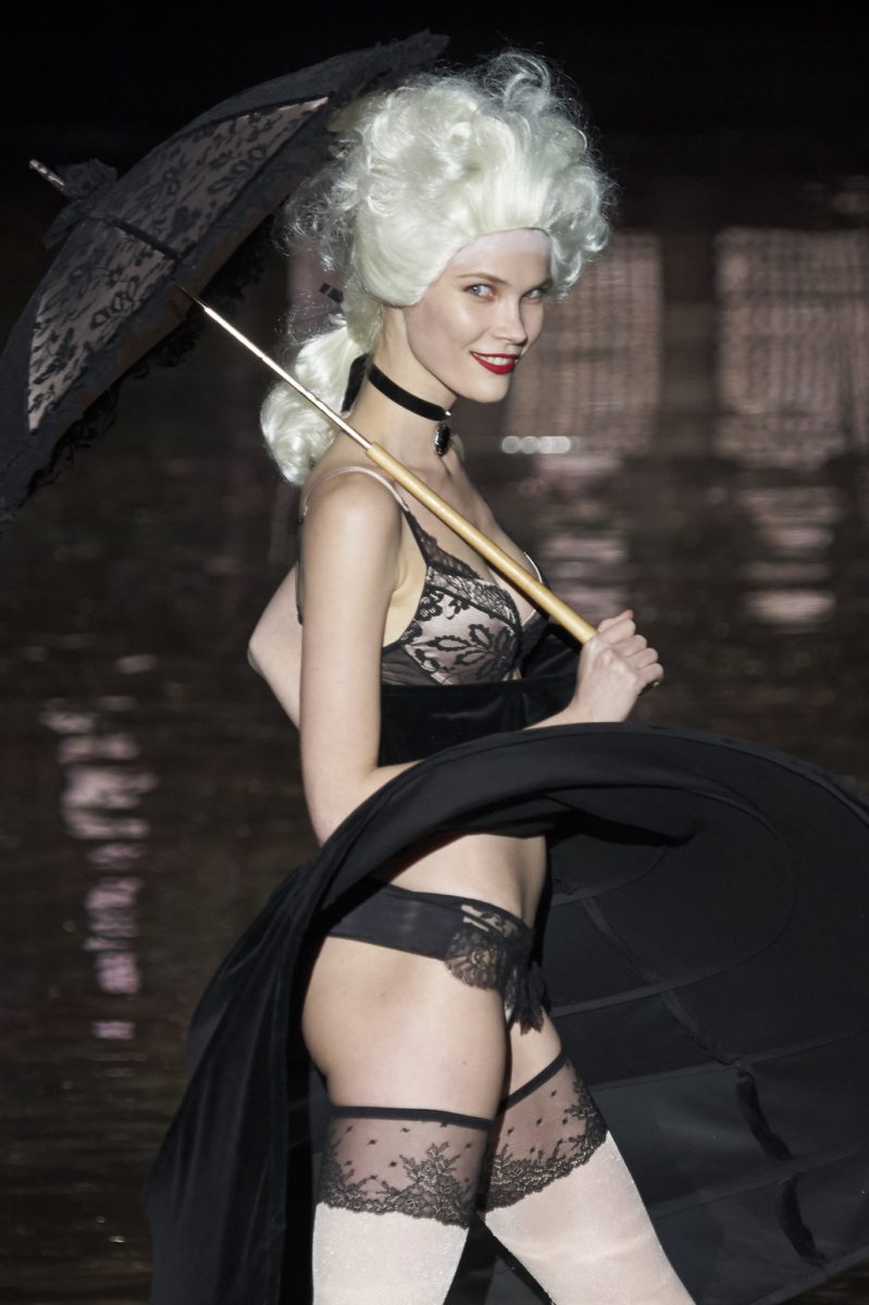 Gli abiti piccanti di Andres Sarda Gli abiti piccanti di Andres Sarda