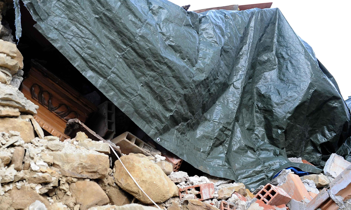 Amatrice: le foto delle bare ancora a cielo aperto