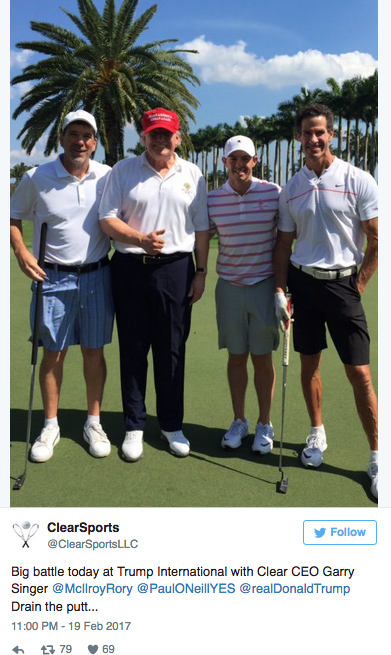 Donald Trump è accusato d’ipocrisia per la sua passione per il golf Donald Trump è accusato d’ipocrisia per la sua passione per il golf