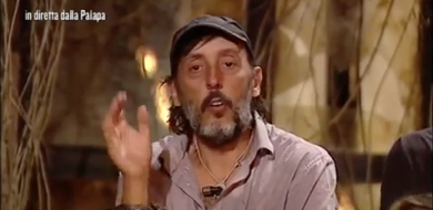 Ceccherini show all’Isola dei Famosi: “Alessia, bella porcona!”