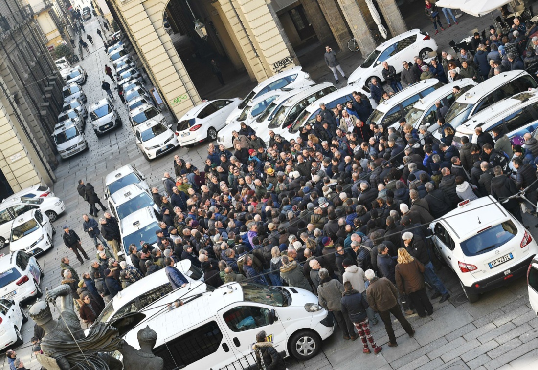 Milleproroghe 2017: perché i tassisti protestano
