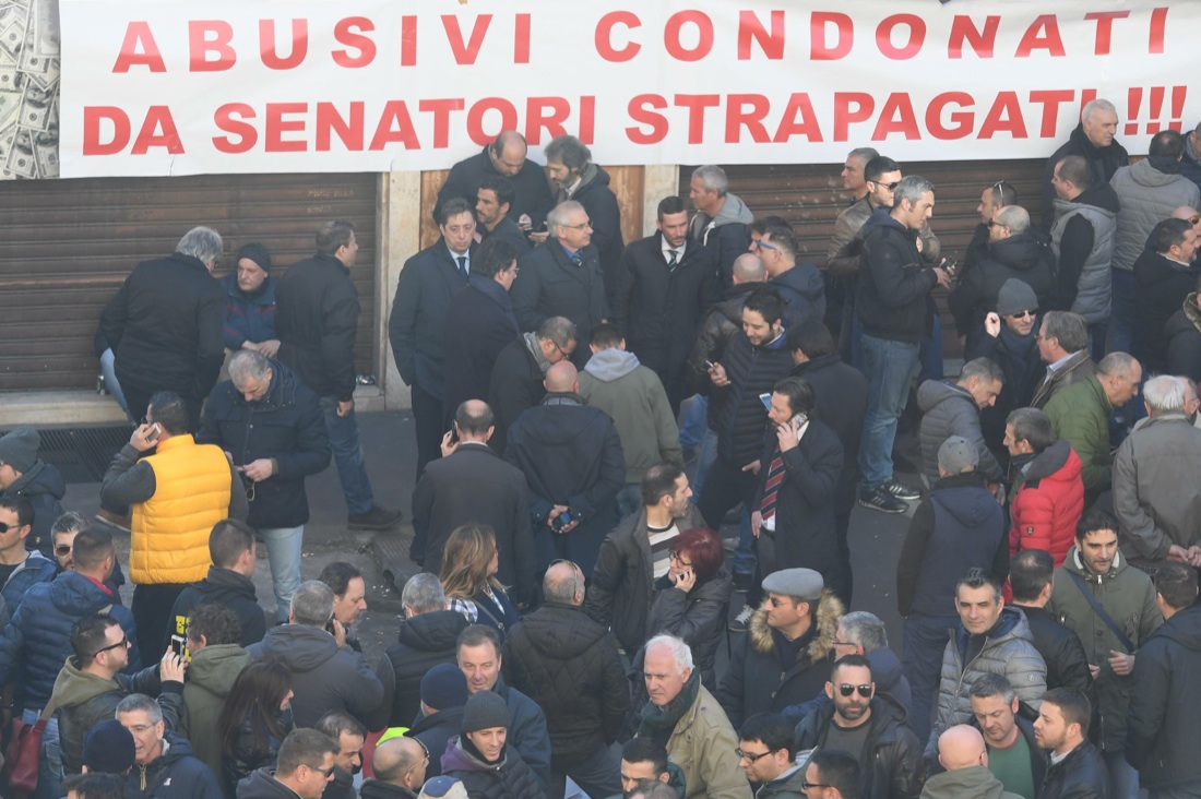 Milleproroghe 2017: perché i tassisti protestano