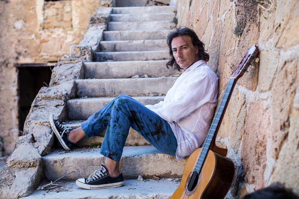 Pippo Pollina in tour per omaggiare Falcone e Borsellino Pippo Pollina in tour per omaggiare Falcone e Borsellino