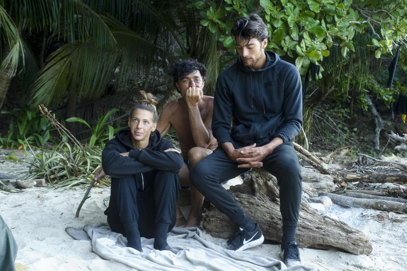 Isola dei Famosi 12: screzi tra i naufraghi, Degan e Urtis a rischio eliminazione Isola dei Famosi 12: screzi tra i naufraghi, Degan e Urtis a rischio eliminazione