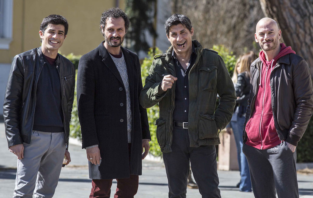 Amore pensaci tu: Solfrizzi e Troiano protagonisti della nuova serie di Canale 5 Amore pensaci tu: Solfrizzi e Troiano protagonisti della nuova serie di Canale 5