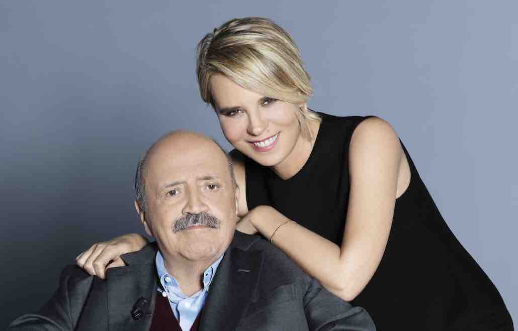 L’Intervista: Emma Marrone protagonista del faccia a faccia con Maurizio Costanzo