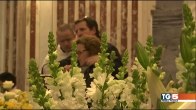 Suicidio Lavagna, l’appello della madre ai funerali