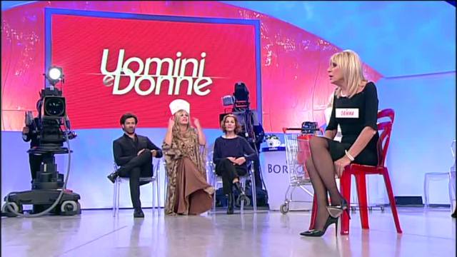 Uomini e Donne: Tina show contro Gemma, interviene  Maria De Filippi
