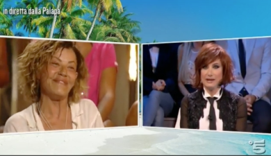 Eva Grimaldi fidanzata con Imma Battaglia? La frase sospetta all’Isola dei famosi