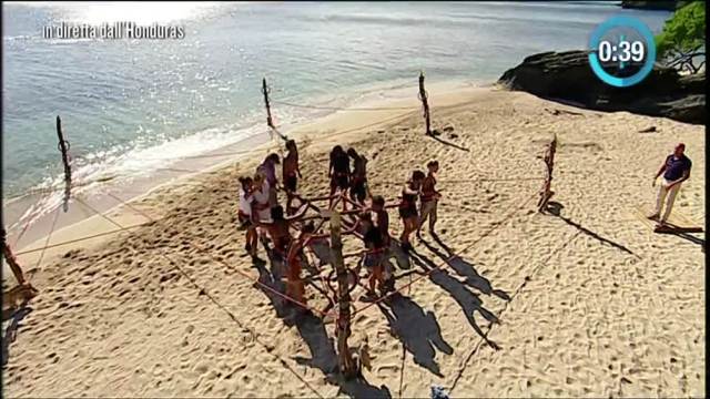 Isola dei Famosi 12: eliminata la Caldonazzo, scintille tra Marcuzzi e Degan Isola dei Famosi 12: eliminata la Caldonazzo, scintille tra Marcuzzi e Degan