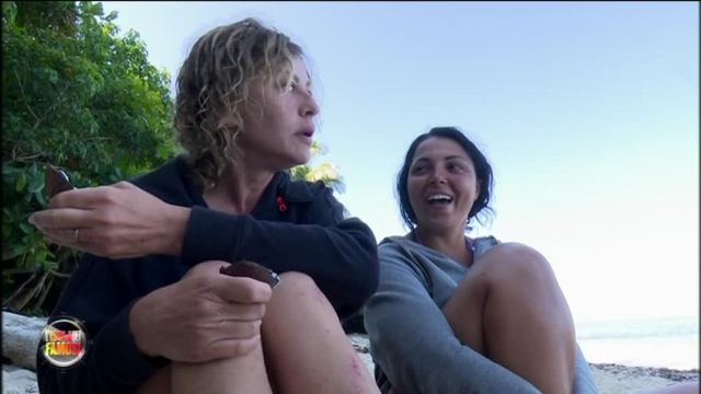 Isola dei Famosi 12: eliminata la Caldonazzo, scintille tra Marcuzzi e Degan Isola dei Famosi 12: eliminata la Caldonazzo, scintille tra Marcuzzi e Degan