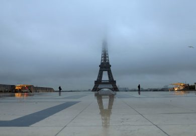 Francia: due dei fermati a Montpellier progettavano un attentato alla Torre Eiffel