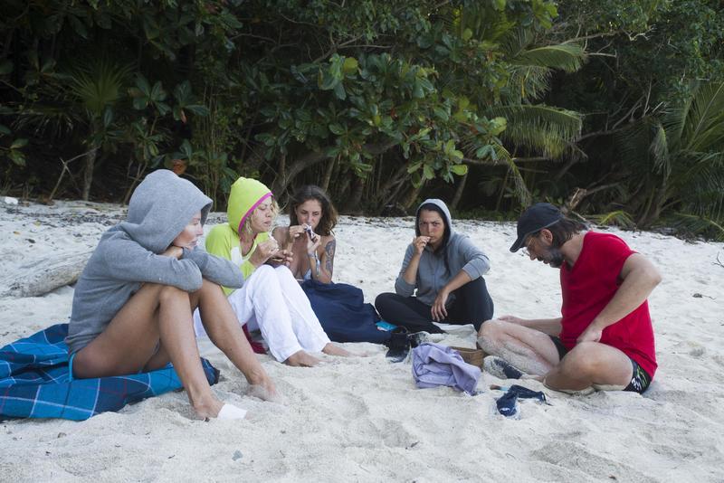 Isola dei Famosi 12: Andrea Marcaccini in studio, flirt tra Bettarini e la Mello