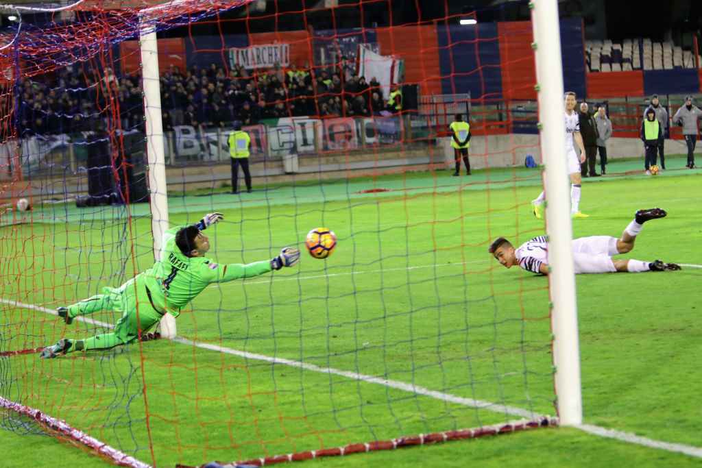 Serie A: la doppietta di Higuain in Cagliari – Juve e la 24a giornata in foto Serie A: la doppietta di Higuain in Cagliari – Juve e la 24a giornata in foto