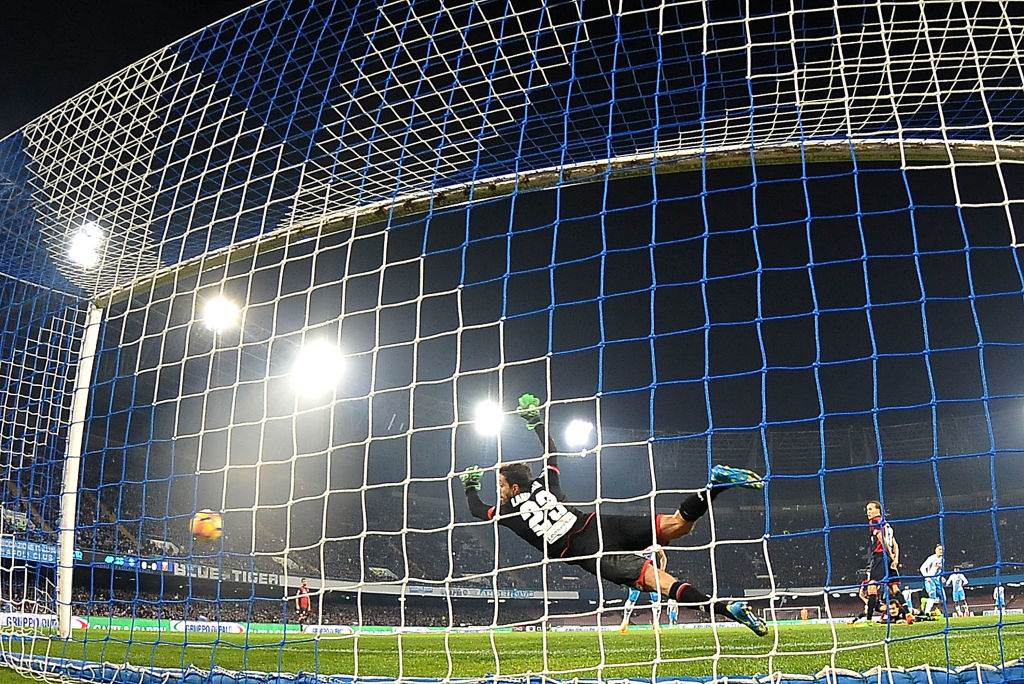 Serie A: la doppietta di Higuain in Cagliari – Juve e la 24a giornata in foto Serie A: la doppietta di Higuain in Cagliari – Juve e la 24a giornata in foto