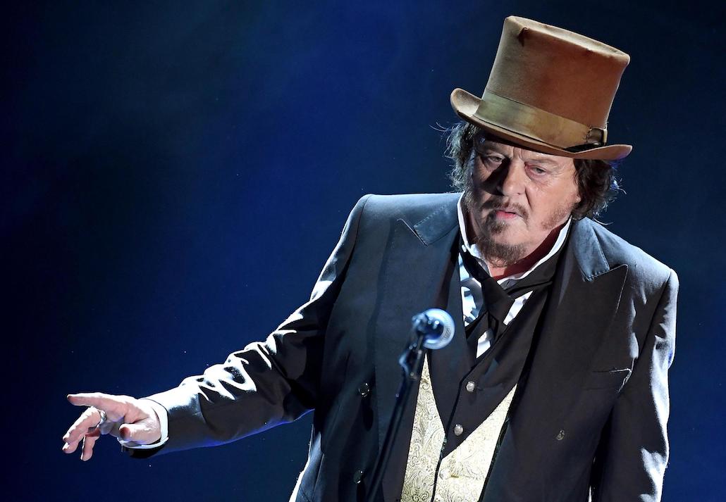 Sanremo 2017: Zucchero conquista tutti, Crozza show con la De Filippi nella Finale