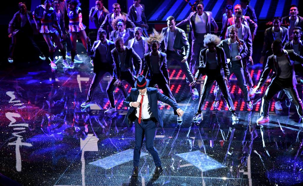 Sanremo 2017: Zucchero conquista tutti, Crozza show con la De Filippi nella Finale