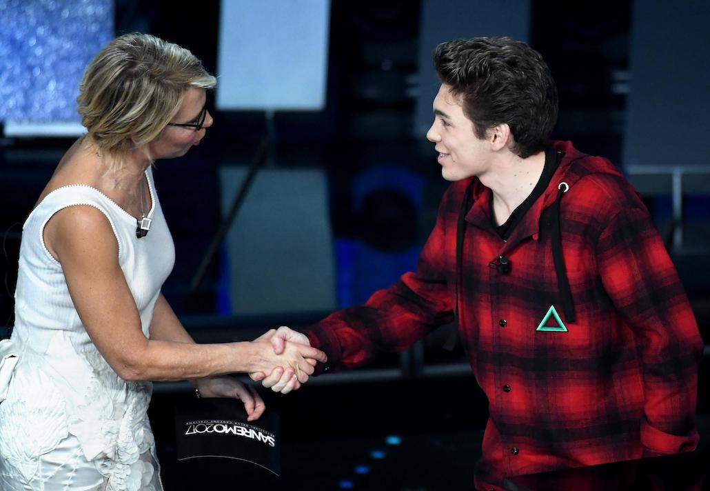 Sanremo 2017: Zucchero conquista tutti, Crozza show con la De Filippi nella Finale