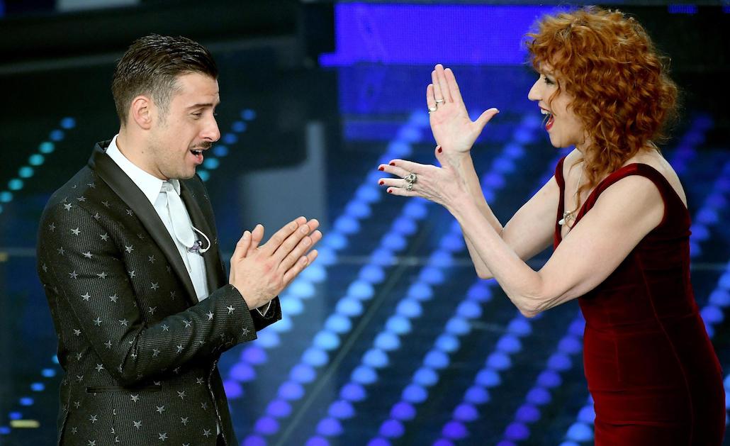 Sanremo 2017: Zucchero conquista tutti, Crozza show con la De Filippi nella Finale