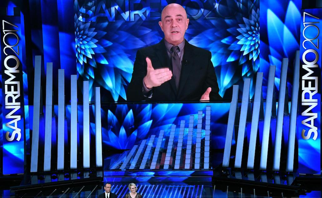 Sanremo 2017: Crozza attacca Renzi, Virginia Raffaele si trasforma nella Milo