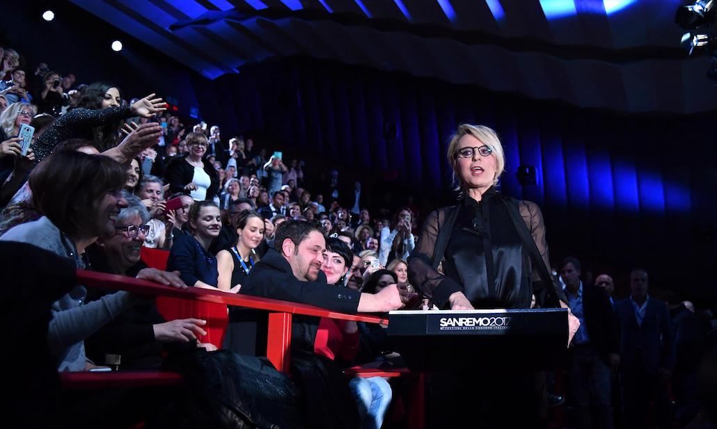 Sanremo 2017: Crozza attacca Renzi, Virginia Raffaele si trasforma nella Milo