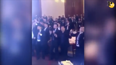 Zhang Jindong canta e balla scatenato “Pazza Inter” | video