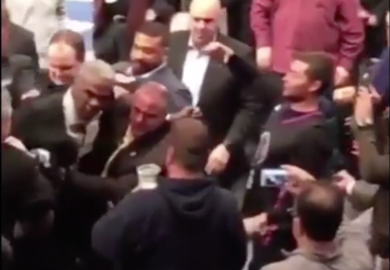 Nba: l’ex Knicks Charles Oakley arrestato durante la partita