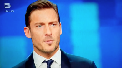 Sanremo 2017. Totti: “La mia canzone? Povia, il Piccione” | video