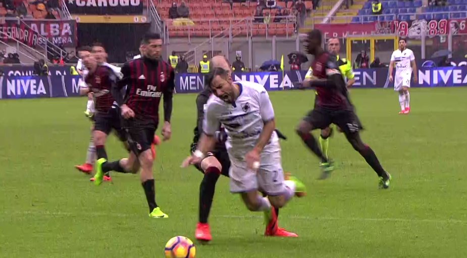 23a giornata, errori arbitrali: Milan, manca un rigore. Juve prima senza favori
