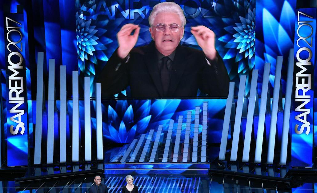 Sanremo 2017: Totti show al Festival, Robbie Williams bacia la De Filippi